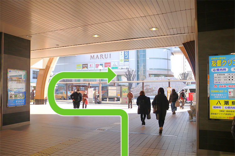 東口ロータリーを左周りに進みます